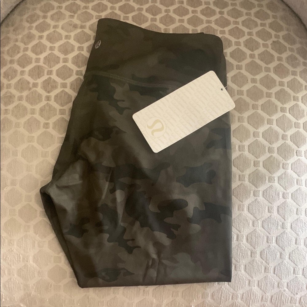 Wunder Under green camo Lululemon Camo Leggings size 8